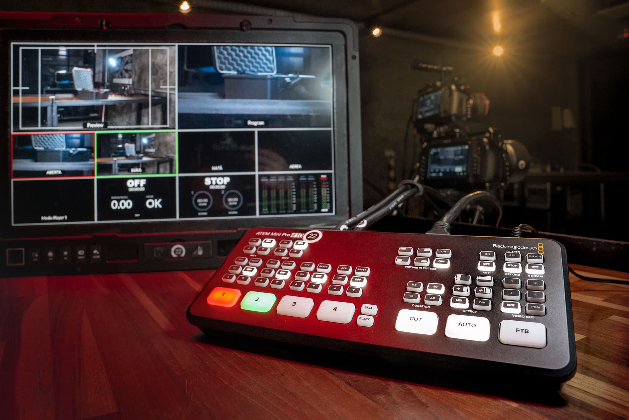 Mesa de corte com as câmeras do evento em multiview